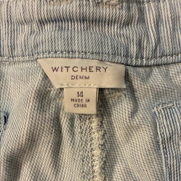 Witchery Women's Shorts - Picture 2 of 5